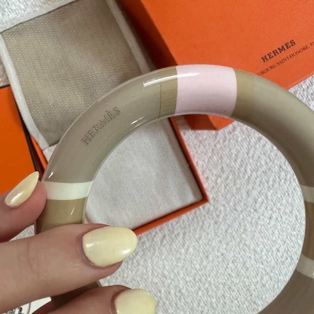 Hermes Cream and Pink Bracelet Bold Modern Design - Picture 4 of 7